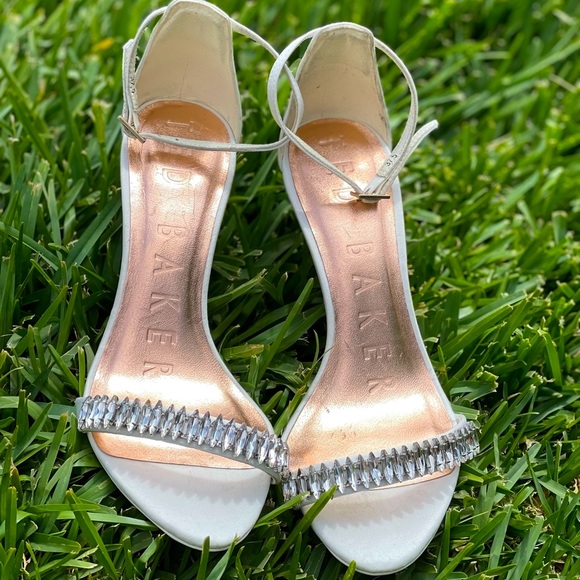 - TED BAKER Saralia white satin embellished ankle strap sandals size  38.5 Us 8 - Picture 9 of 11